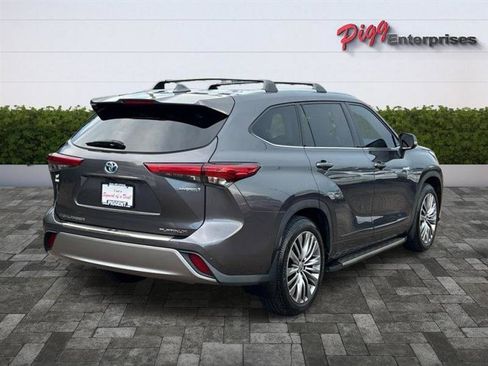 Used 2021 Toyota Highlander Platinum FWD image 7