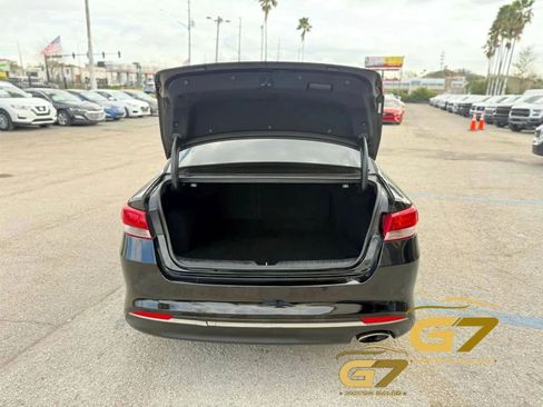 Used 2018 Kia Optima LX w/ 17" Alloy Wheels Package FWD image 4