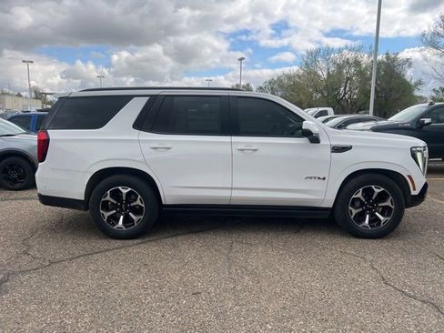 Used 2025 GMC Yukon AT4 w/ AT4 Premium Plus Package AWD/4WD image 9