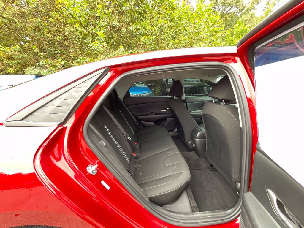 Used 2024 Hyundai Elantra SEL FWD image 24