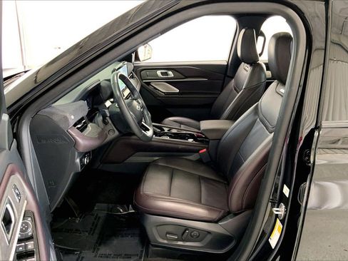 Used 2025 Ford Explorer Platinum RWD image 18