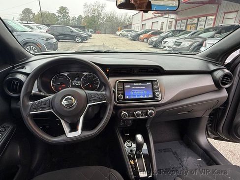 Used 2019 Nissan Kicks S image 15