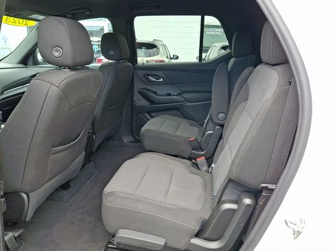 Certified 2023 Chevrolet Traverse LT FWD image 11