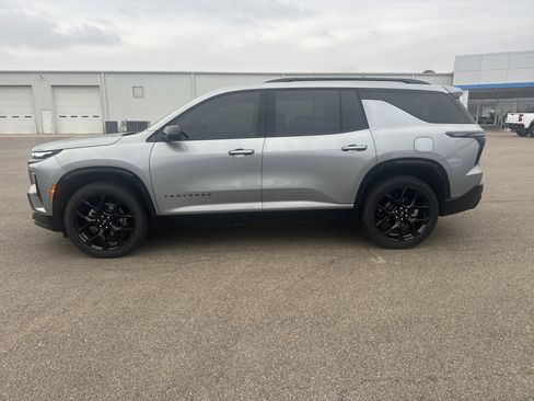 Used 2024 Chevrolet Traverse RS w/ LPO, Floor Liner Package image 2