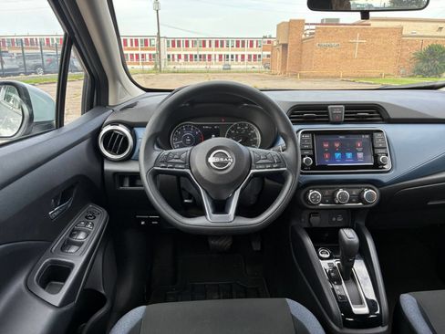Used 2025 Nissan Versa SV FWD image 31