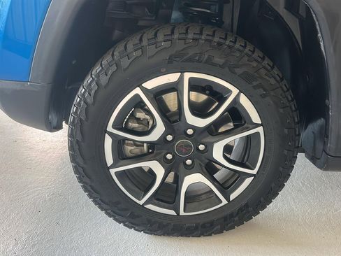 Used 2025 Jeep Compass Trailhawk AWD/4WD image 29