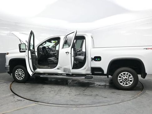 Used 2024 Chevrolet Silverado 2500 LTZ AWD/4WD image 36