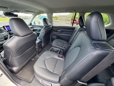 New 2026 Toyota Grand Highlander AWD image 16