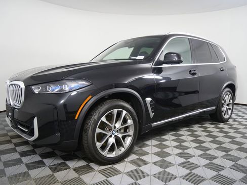 Certified 2025 BMW X5 xDrive40i w/ Premium Package image 8