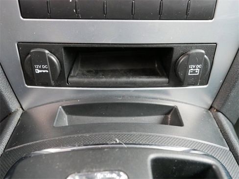 Used 2010 Jeep Commander Sport image 34