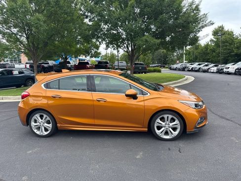 Used 2017 Chevrolet Cruze Premier FWD image 4