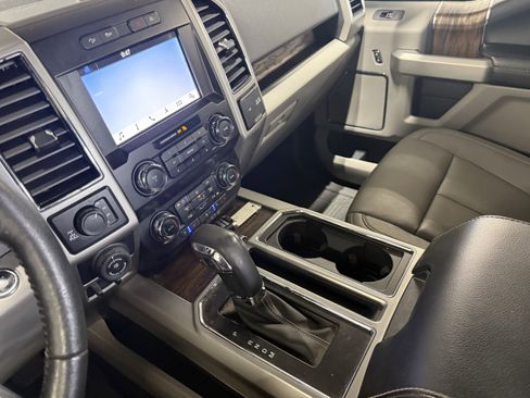 Used 2019 Ford F150 Lariat image 14