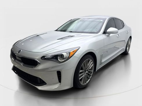 Used 2018 Kia Stinger image 2