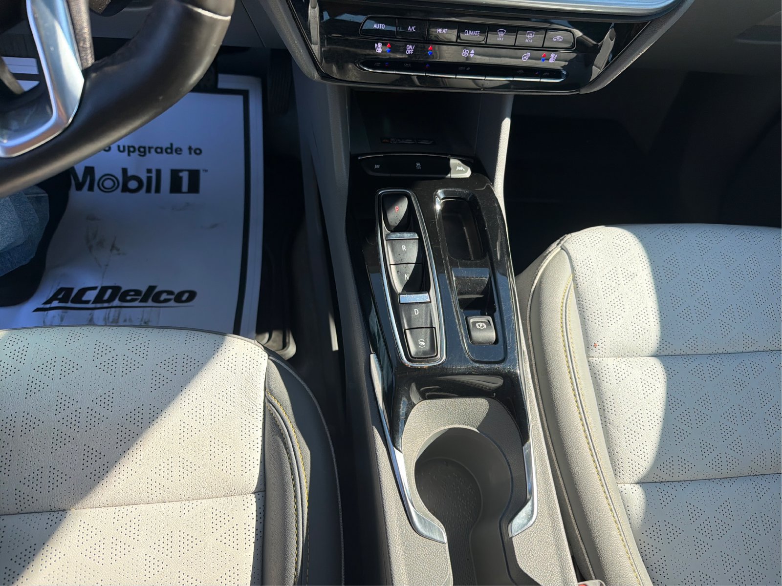 Used 2023 Chevrolet Bolt EUV Premier w/ Sun & Sound Package FWD image 17