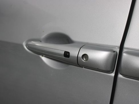 Used 2024 Chrysler Pacifica Touring-L FWD image 42