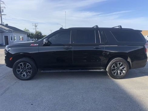 Used 2022 Chevrolet Suburban Z71 w/ Z71 Off-Road Package image 6