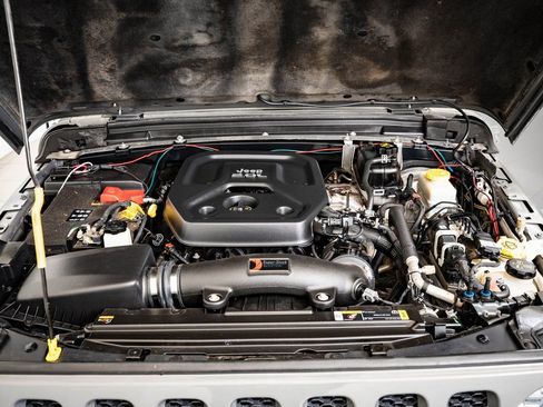 Used 2021 Jeep Wrangler Sport S image 36