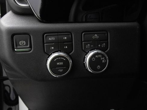 New 2026 GMC Sierra 1500 SLE AWD/4WD image 18