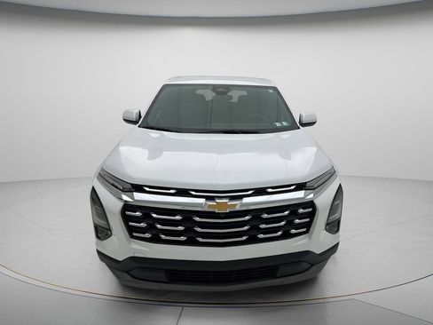 Used 2025 Chevrolet Equinox LT AWD/4WD image 2