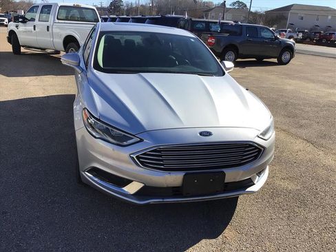 Used 2018 Ford Fusion SE w/ Equipment Group 602A image 9