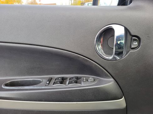 Used 2010 Chevrolet HHR LS image 17