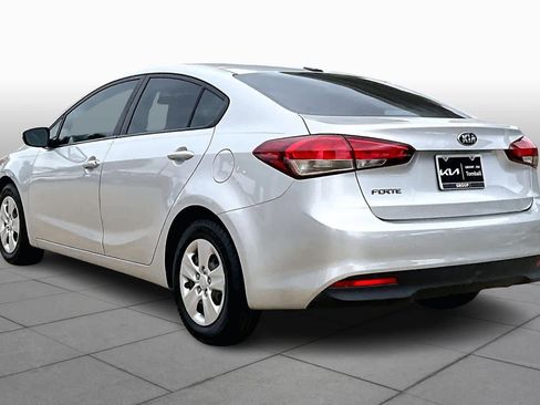 Used 2017 Kia Forte LX image 10