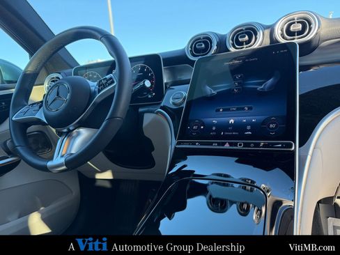 Certified 2025 Mercedes-Benz GLC 300 4MATIC image 32