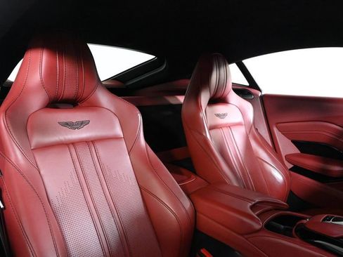 Used 2022 Aston Martin V8 Vantage Coupe RWD image 16