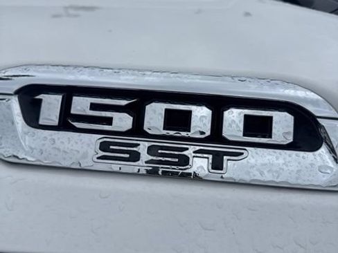 Used 2025 RAM 1500 Laramie w/ Advanced Safety Group II AWD/4WD image 10