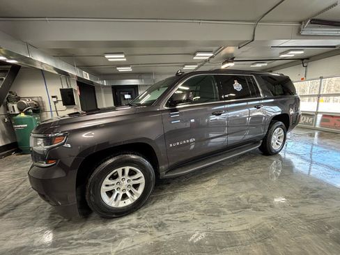Used 2016 Chevrolet Suburban LT image 4