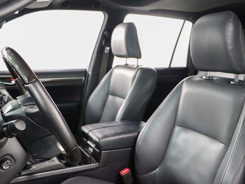 Used 2023 Lexus GX 460 Premium w/ Premium Package image 25