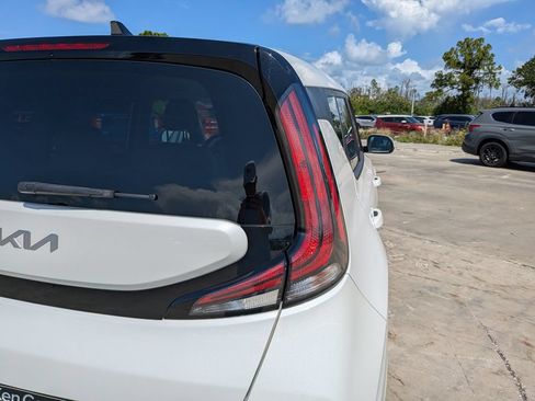 Certified 2025 Kia Soul LX w/ LX Technology Package FWD image 10