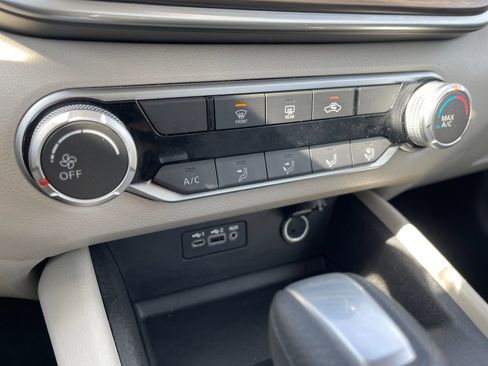 Used 2025 Nissan Altima 2.5 SV image 21