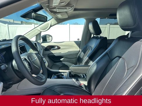 Used 2024 Chrysler Pacifica Limited image 12