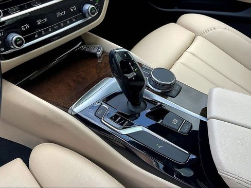 Used 2020 BMW 530i xDrive w/ Convenience Package image 18