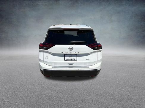 Used 2024 Nissan Rogue S image 7