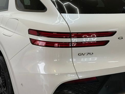Used 2023 Genesis GV70 2.5T w/ Sport Prestige Package image 9