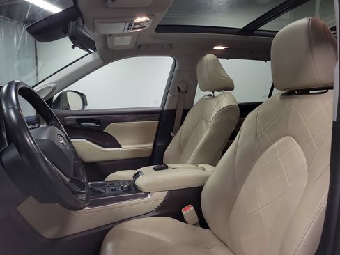 Used 2020 Toyota Highlander Platinum AWD/4WD image 15