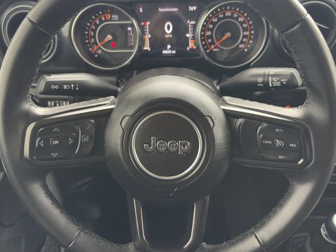 Certified 2022 Jeep Gladiator Sport image 17