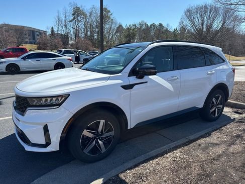 Used 2022 Kia Sorento S w/ Panoramic Sunroof Package image 5
