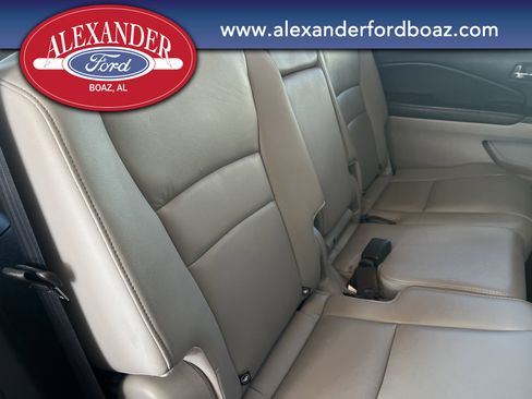 Used 2016 Honda Pilot Touring image 17