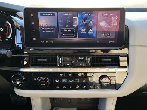 New 2026 Nissan Pathfinder SL image 4