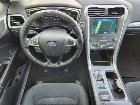 Used 2020 Ford Fusion SE image 27