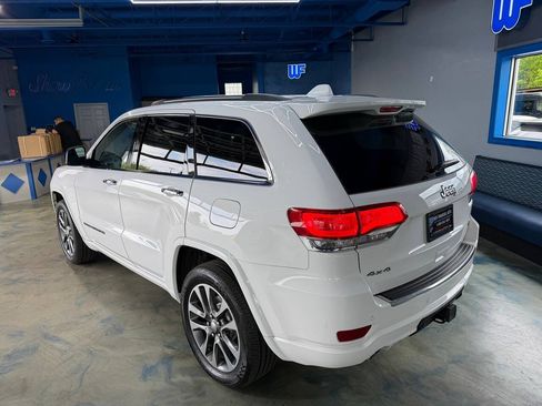 Used 2017 Jeep Grand Cherokee Overland AWD/4WD image 4
