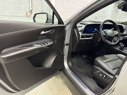 Used 2024 Cadillac XT4 Premium Luxury w/ Technology Package AWD/4WD image 13