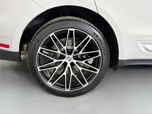 Certified 2026 Porsche Macan AWD/4WD image 13