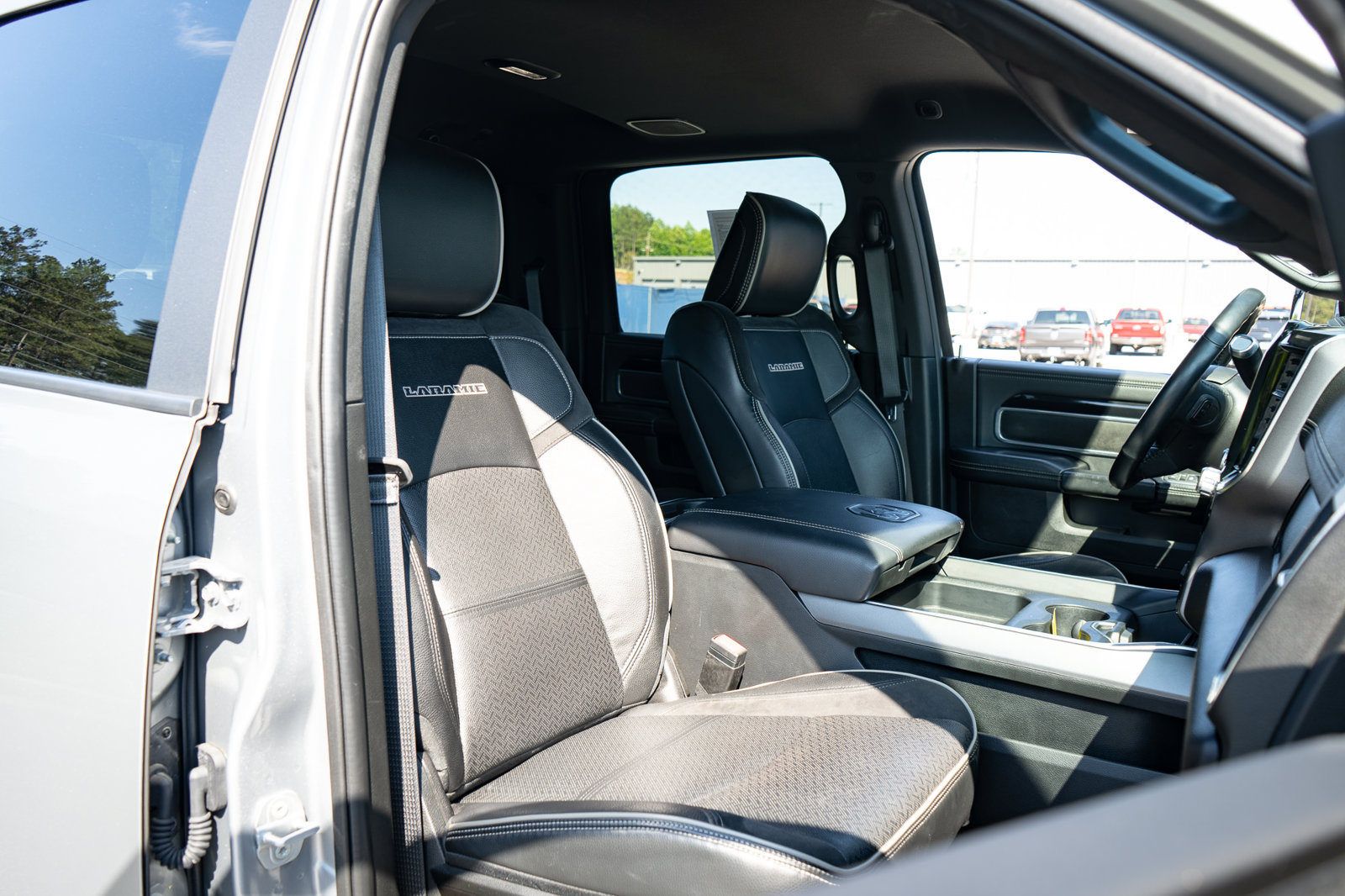 Used 2022 RAM 3500 Laramie AWD/4WD image 22