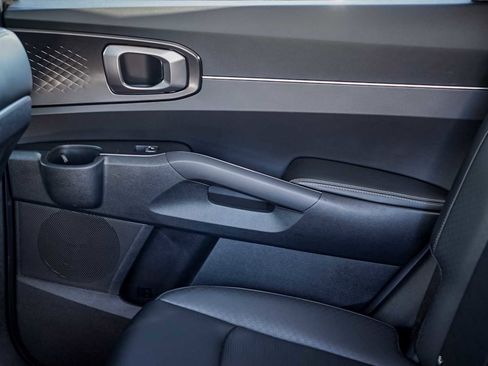 Certified 2025 Kia Sorento EX w/ Panoramic Sunroof Package image 28