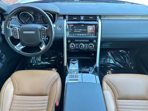 Used 2017 Land Rover Discovery HSE AWD/4WD image 3