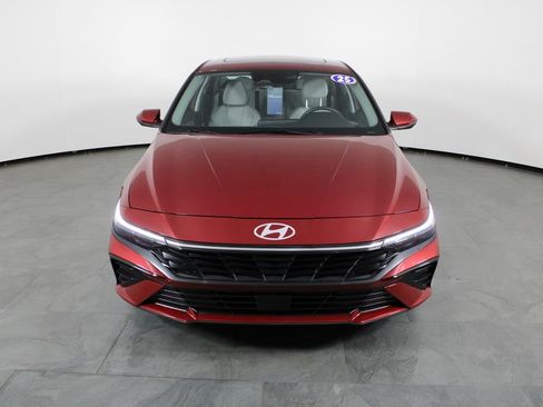 Certified 2025 Hyundai Elantra Limited image 12